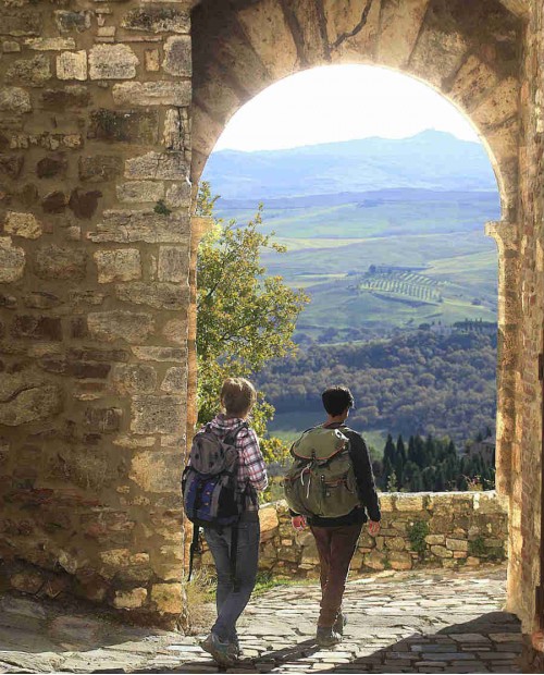 Itinerario guidato sulla Via Francigena tra borghi, musei e sapori toscani 